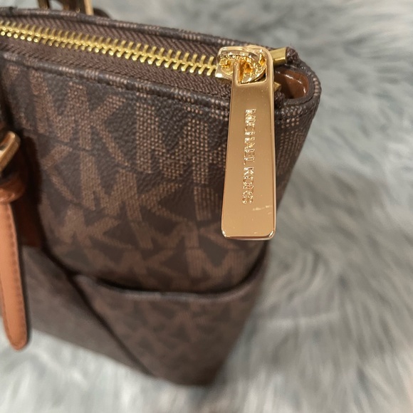 NWT Michael Kors Jet Set Charm Bag - Picture 3 of 10